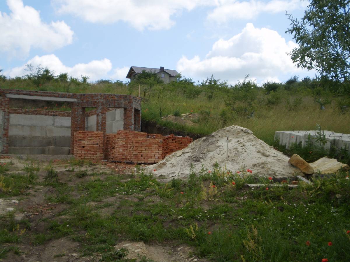 незавершене будівництво  Байківці