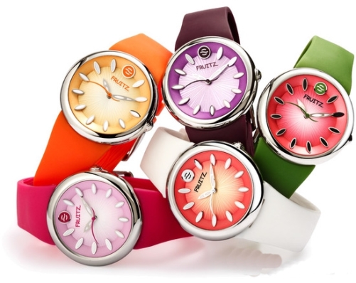 Тренд: кольорові годинники