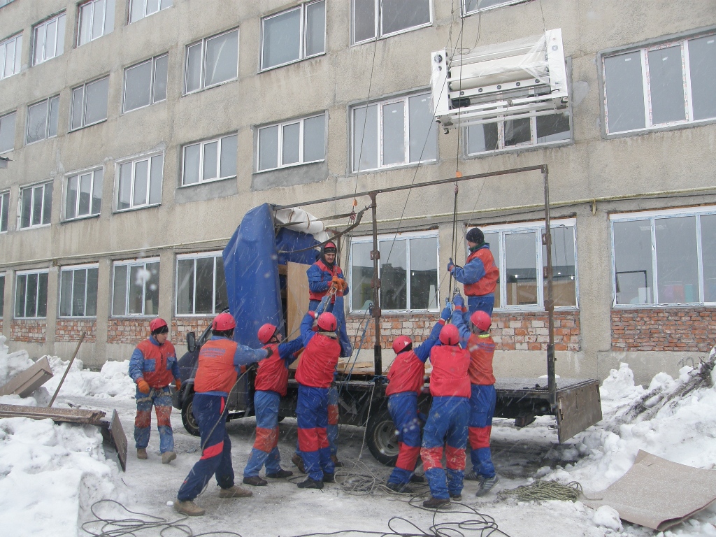 Підйом вантажів на будь-яку висоту промисловими альпіністами